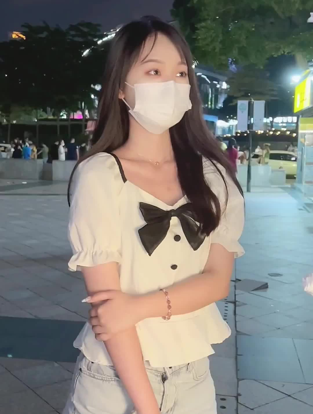 街访21岁广州单身小姐姐,愿意陪值得的人吃苦-度小视