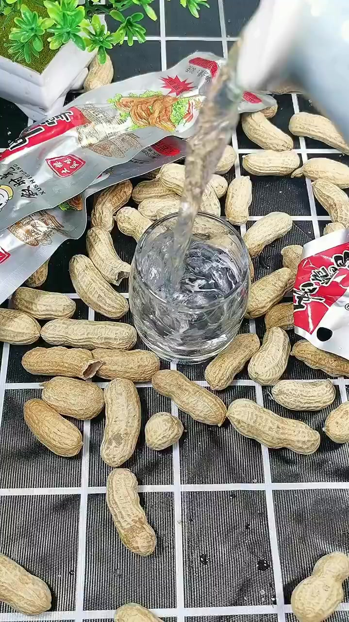 美食vlog:花生配酒越喝越有