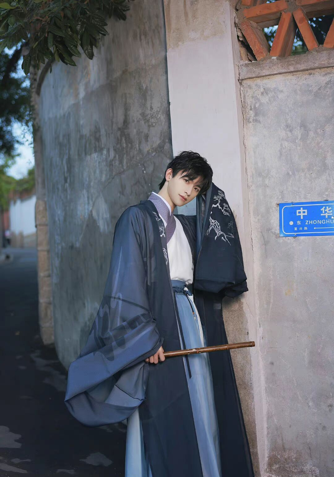 有一种时尚叫"男生穿汉服",本以为会"娘",结果却被帅到了