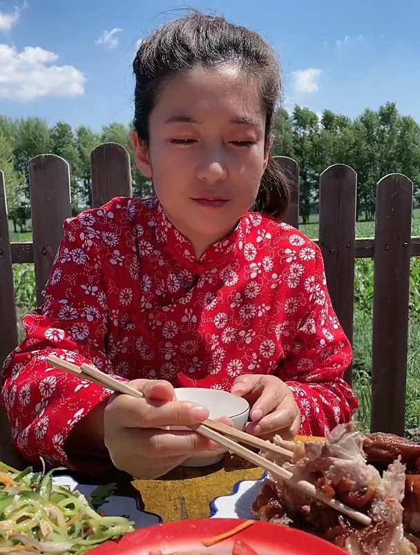 大妮儿带你看东北美食,馋嘴的大妮-度小视