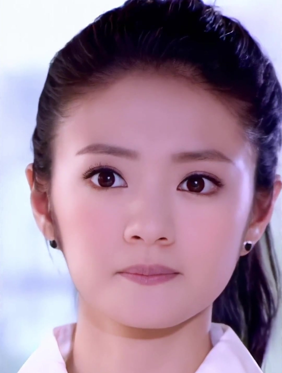 安以轩晒出美照,年轻依旧,令人大饱眼福-度小视