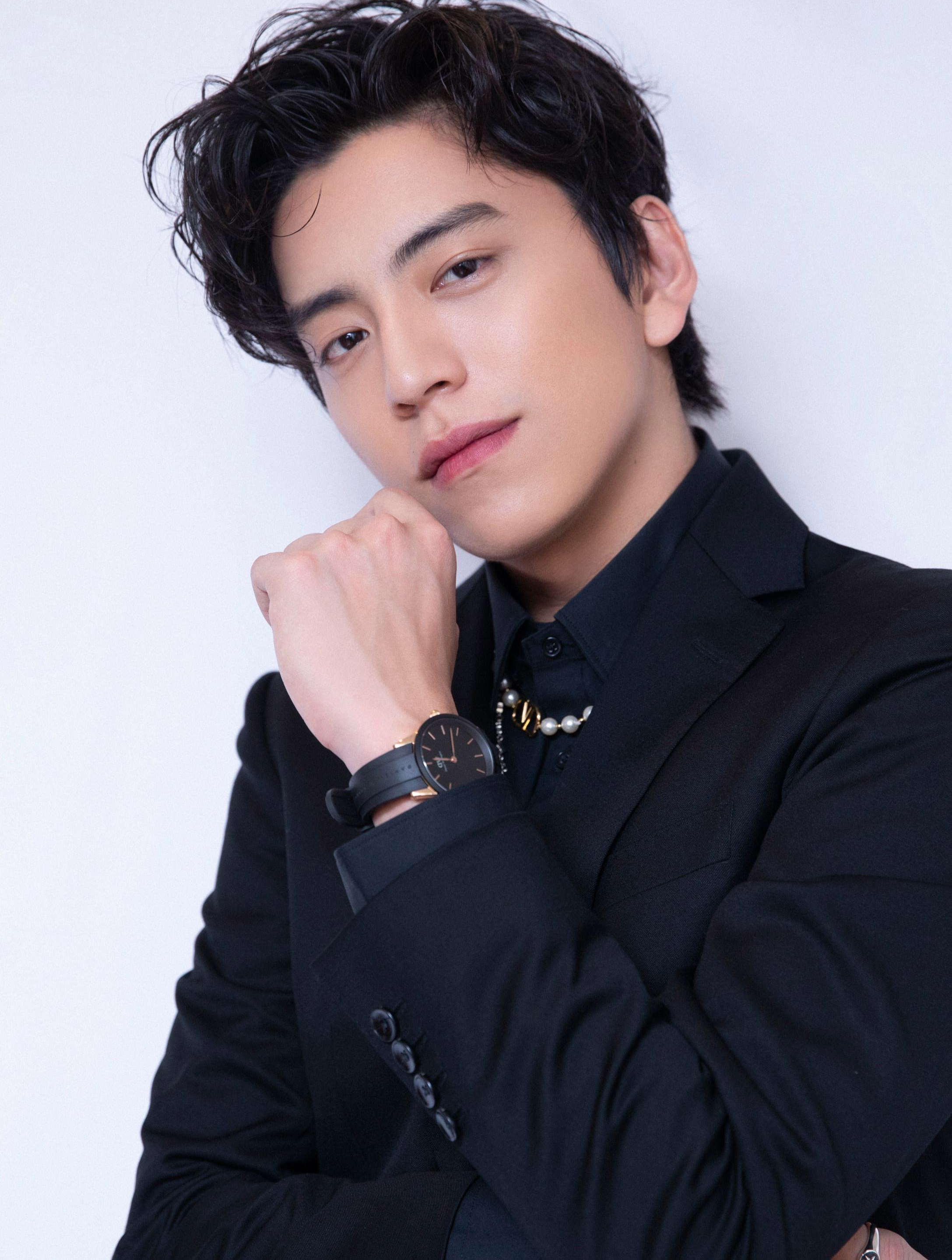 "情场浪子"王大陆,曾约会金晨喊林允老婆,被拍拥吻离异女星2