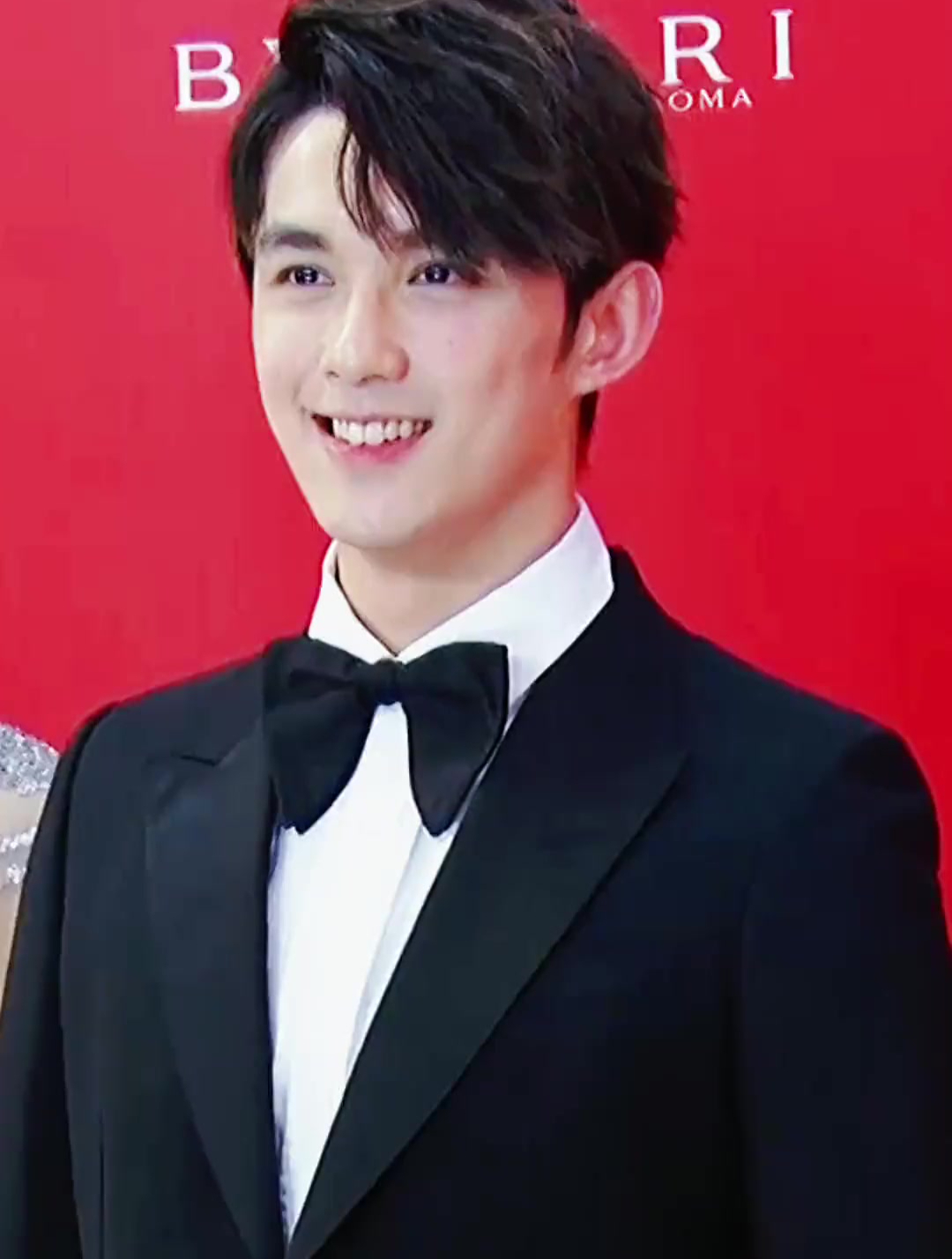 绅士吴磊,治愈系笑容,向全世界安利