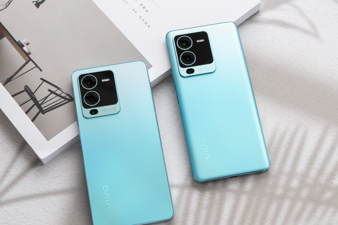 直角边框手机很难选?vivo s15满足你的需求