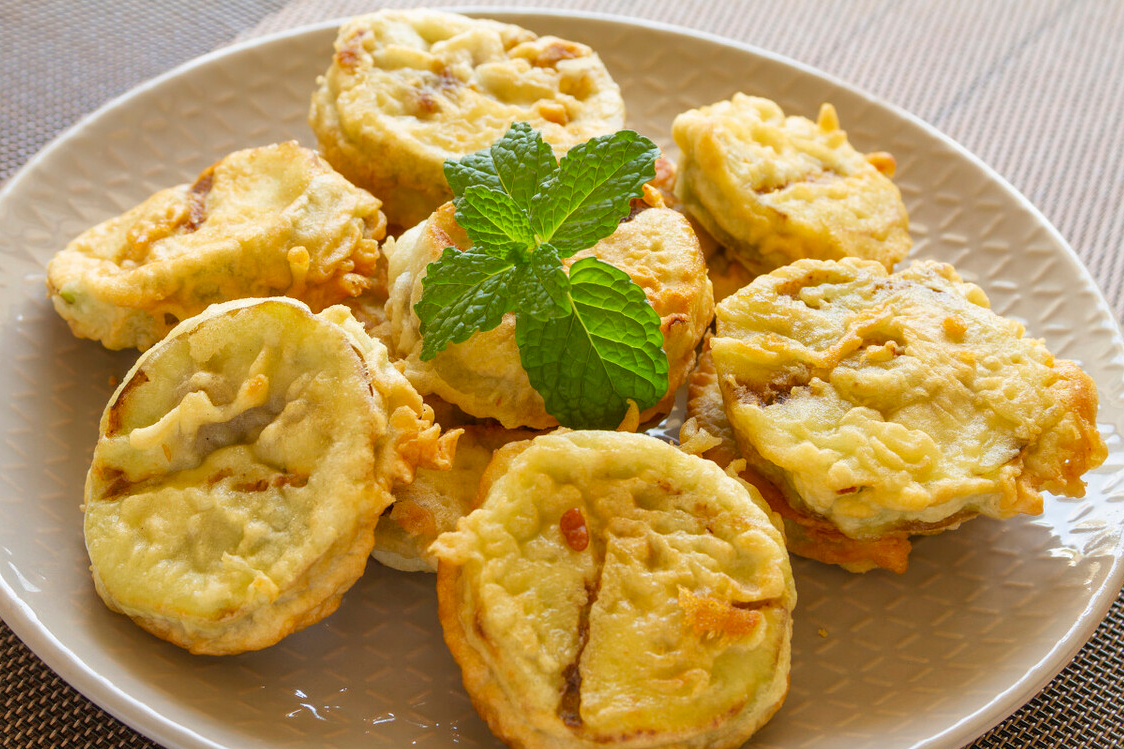 炸茄盒,面糊不能用水调,教你正确做法,金黄酥脆,不回软不塌陷