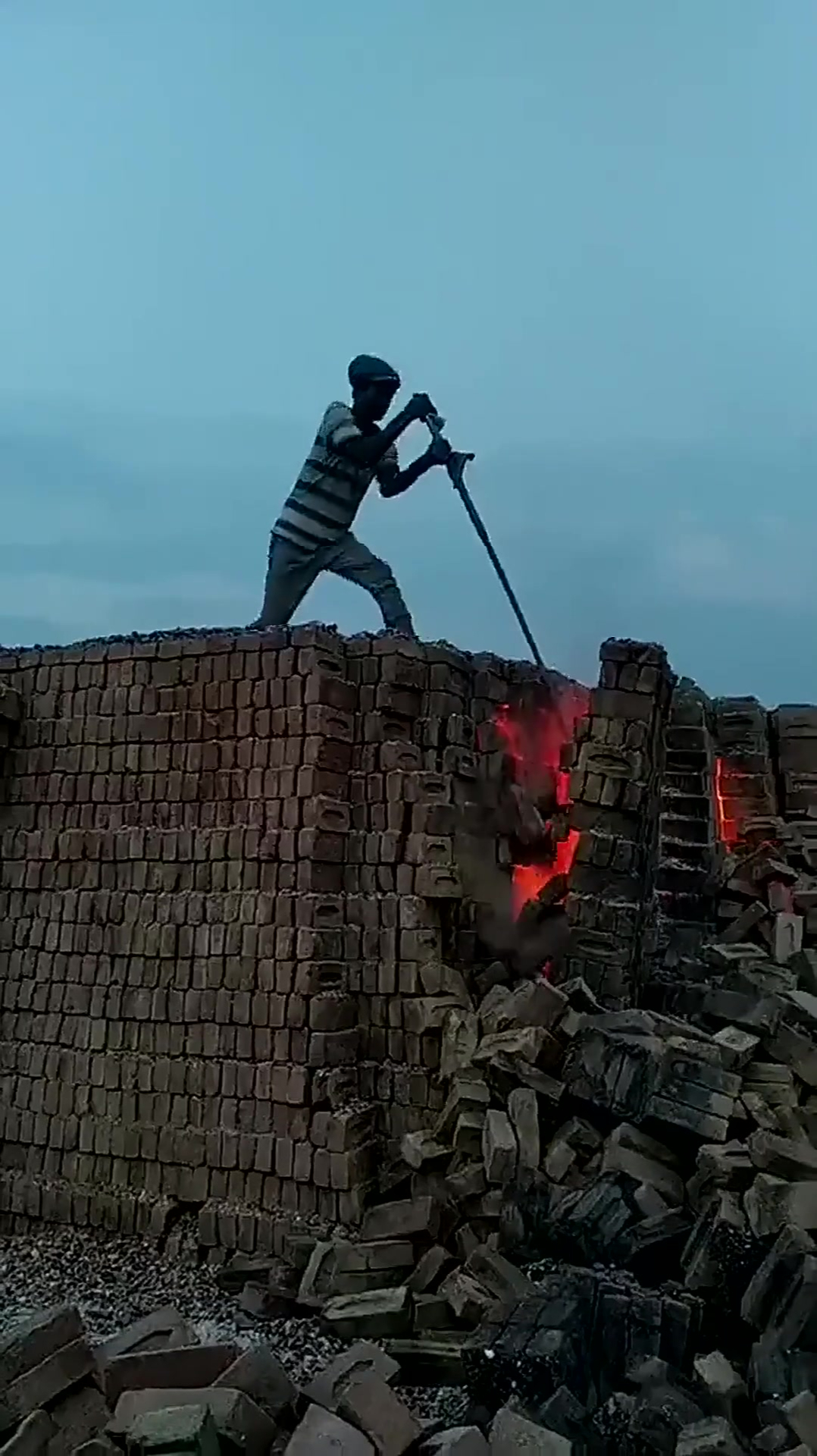 15一天请来的烧砖工,看到这操作,这钱花得值!