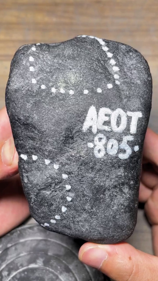 莫西沙黑乌沙皮壳紧实打灯通透全赌料-度小视