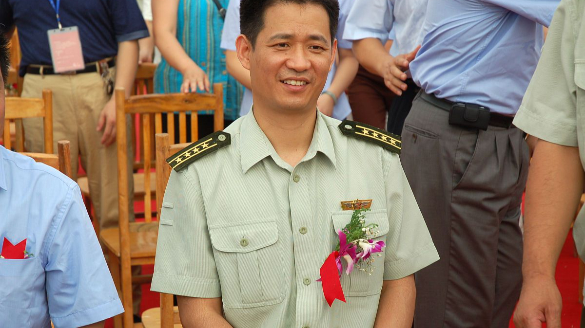 航天英雄聂海胜在母校枣阳一中的百年校庆上,荣耀回归.