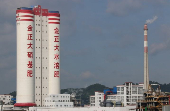 万连步:创立化肥龙头,却4年造假231亿,堪称"第2个贾跃亭"