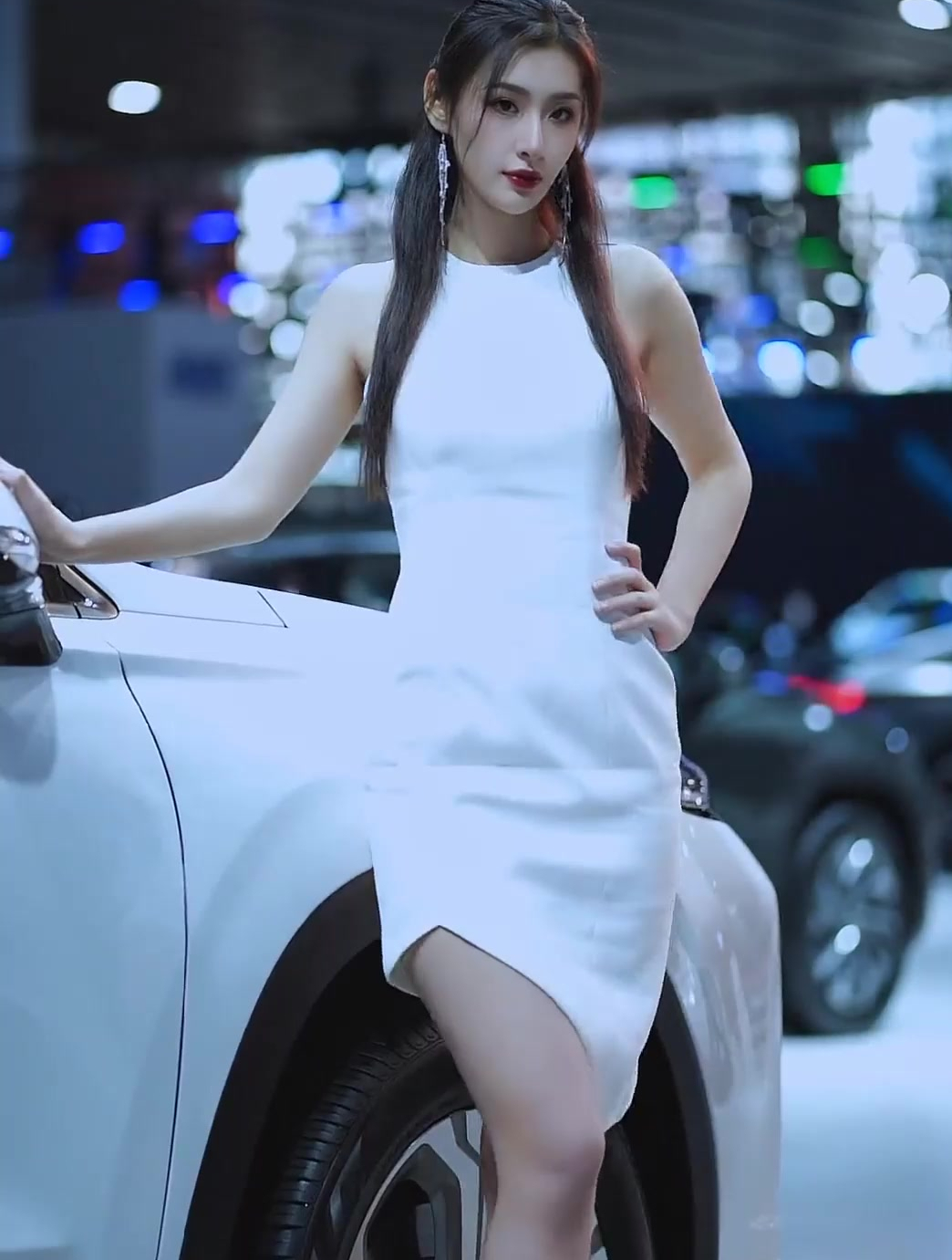 高挑大长腿车模,性感漂亮,最靓丽的一道风景线-度小视