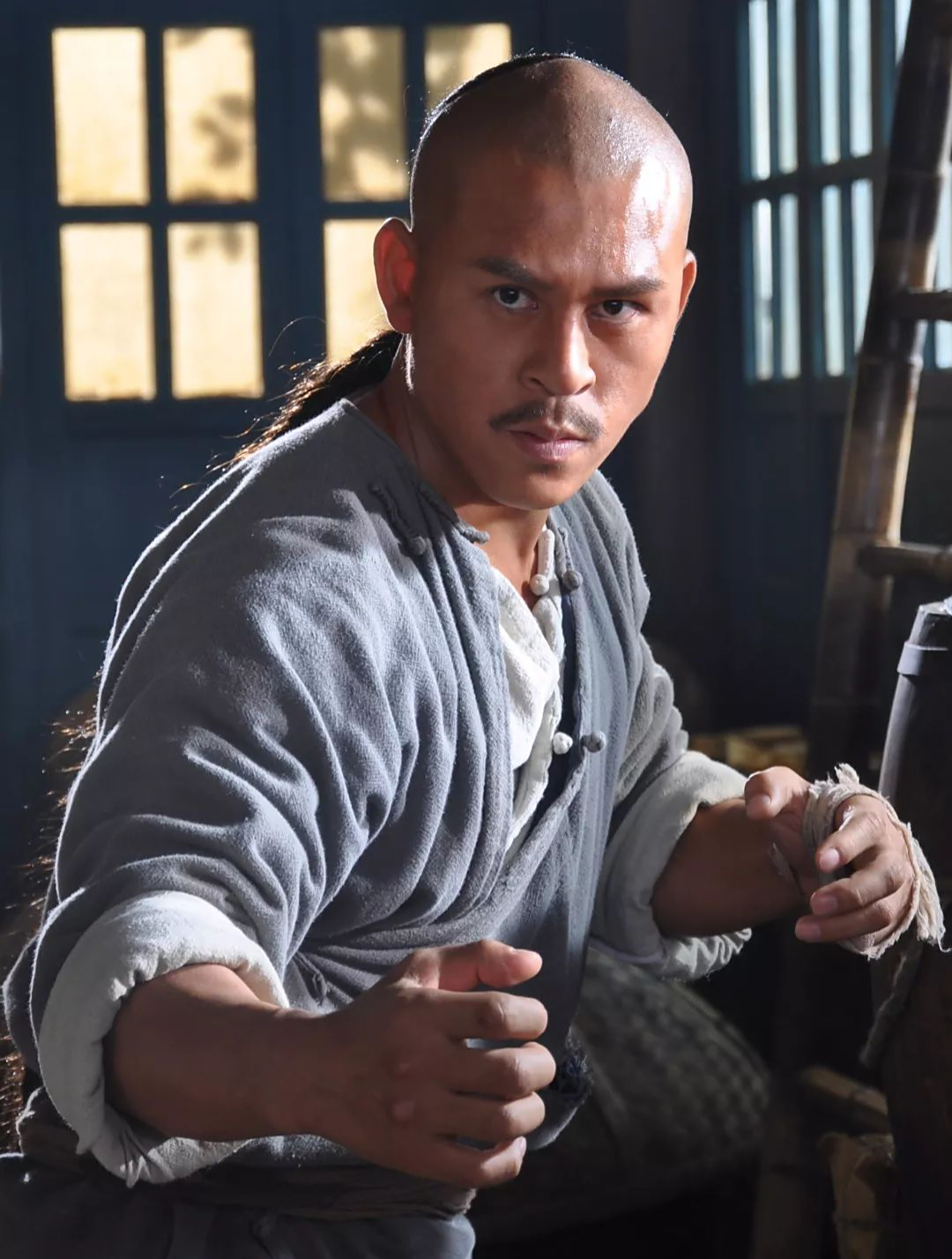 凭借功夫为人所熟知,只因一饭之恩,释行宇追随周星驰15年!(2)-度小视