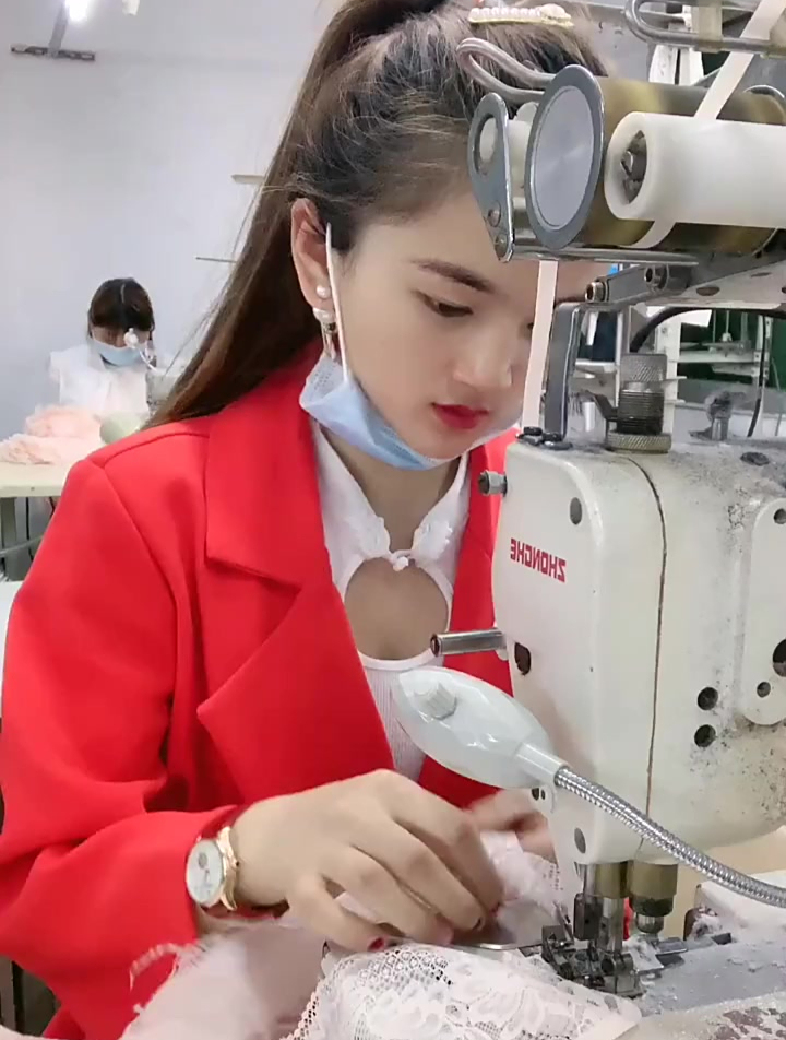 内衣厂打工妹,手法真熟练