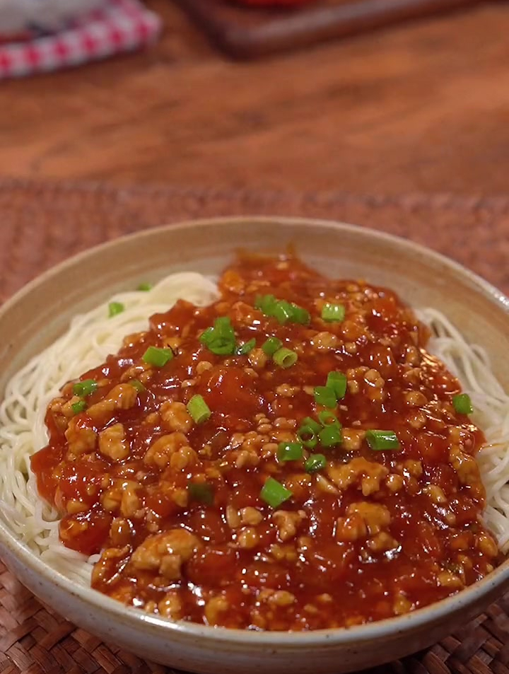这个西红柿肉酱面,我家每周吃三次简单又方便