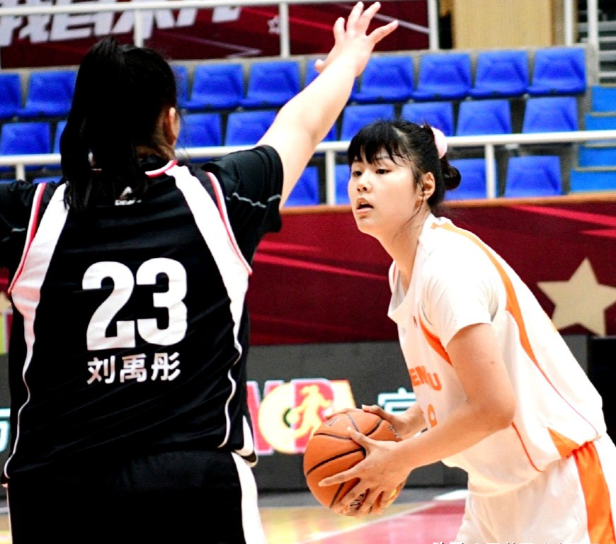 fusc联队参加职业联赛,"三长两短",且待切磋