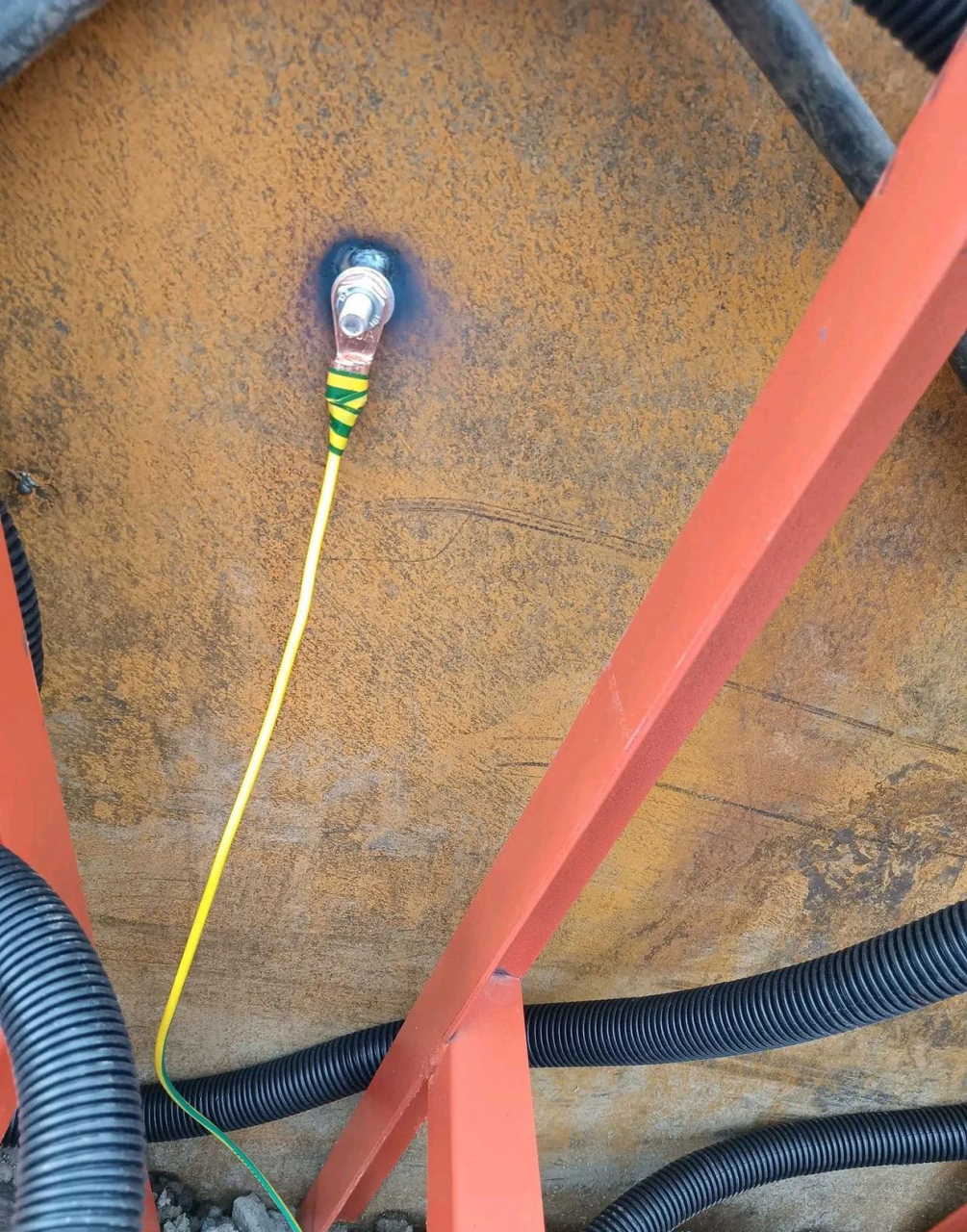 请你们帮我评审一下,我们在工程中使用的临时电箱接地方法