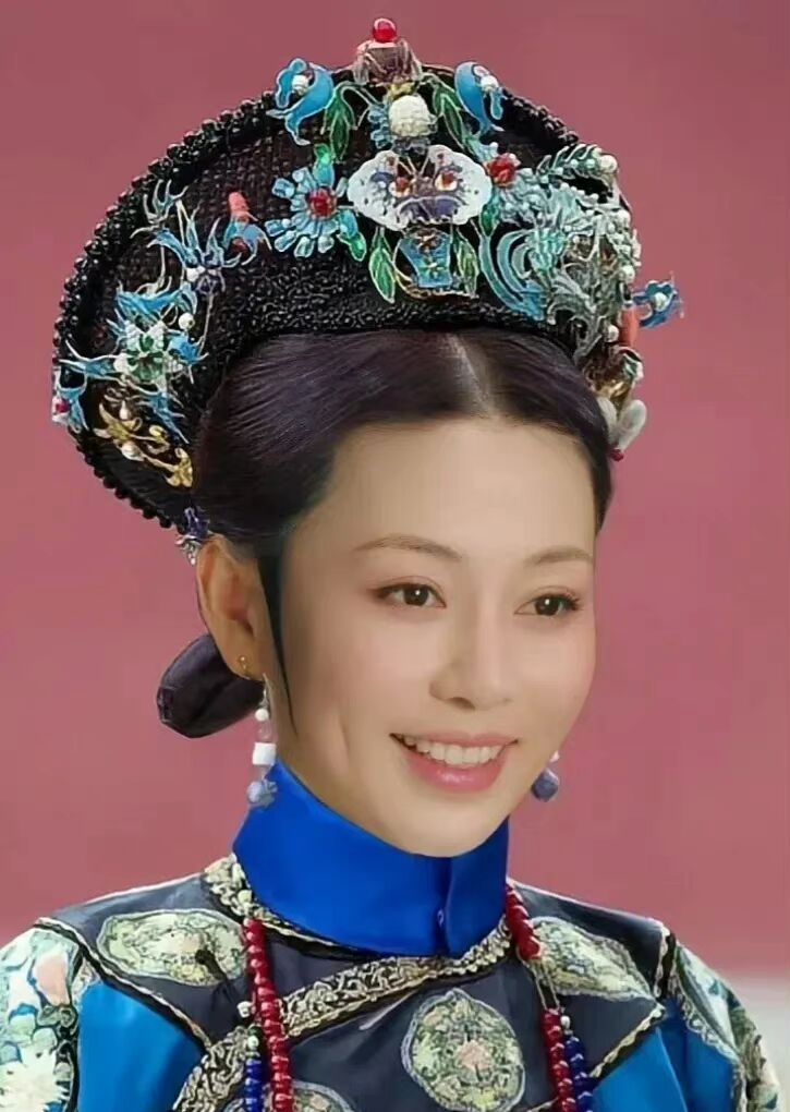 当《甄嬛传》集体穿越到《如懿传》中,服饰头饰比原来更好看了!