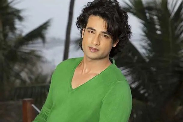 《佛陀》扮演者,魅力王子悉达多到觉者佛陀之路