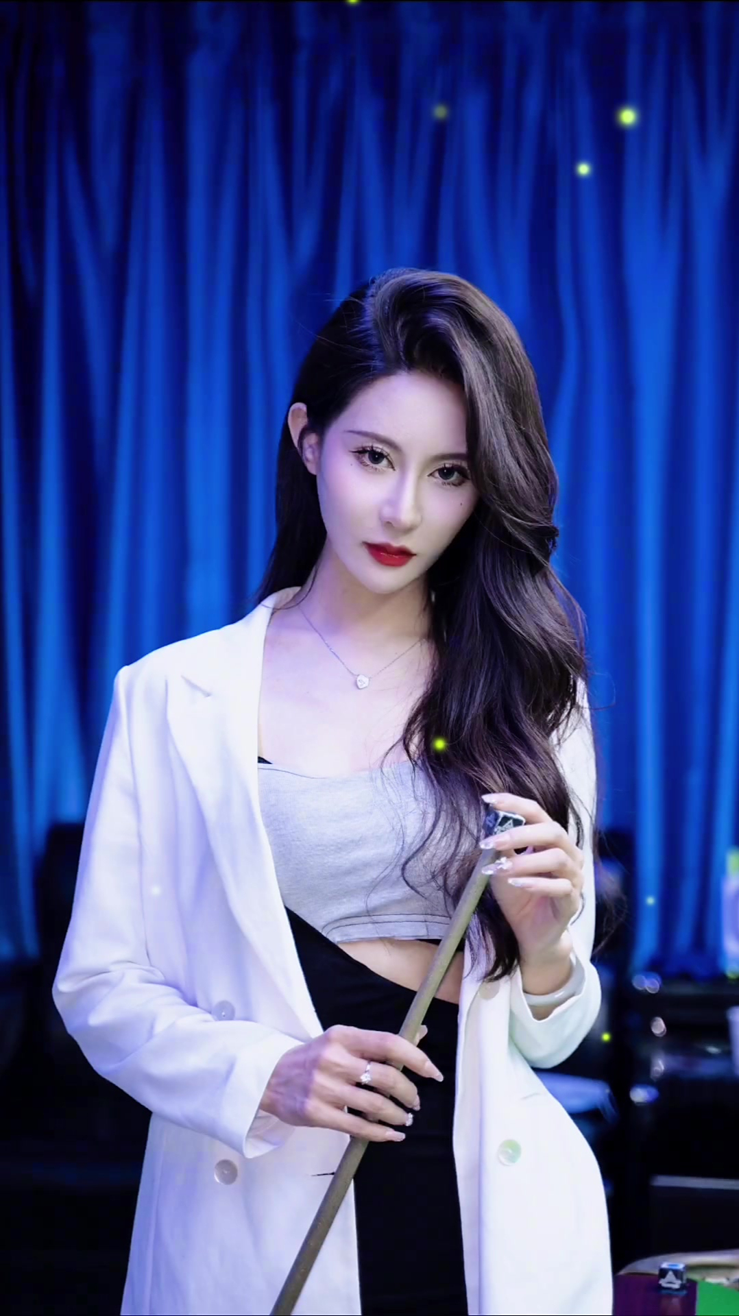 台球实力清台,高杆吸库一杆收!美女这手法真可以当老师了!