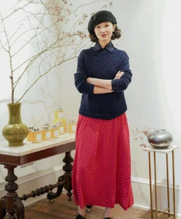 优雅的50岁女人,春季学时尚博主三木妈妈的穿搭技巧,时髦又洋气