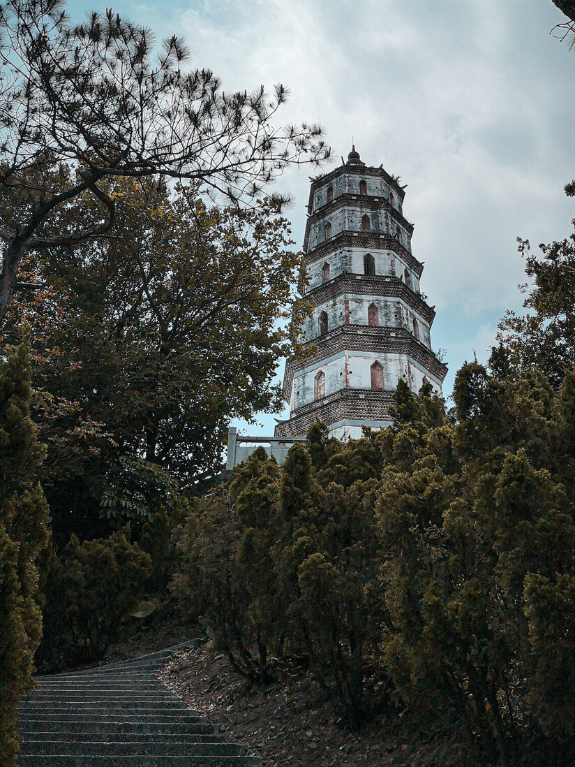 而在现代地理学的解析下,其实能望到塔的地方,都是新会的冲积平原