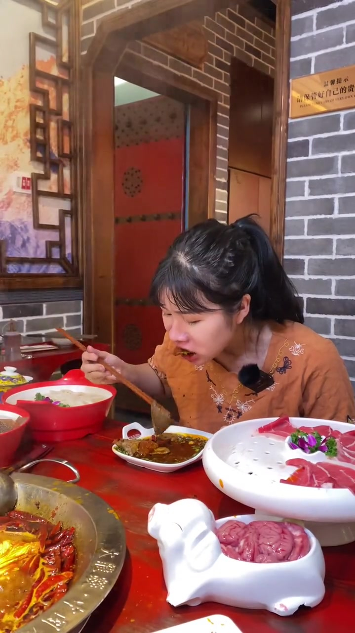 奕甜甜粉丝相亲第四期男嘉宾给我准备了十斤爆辣墨鱼