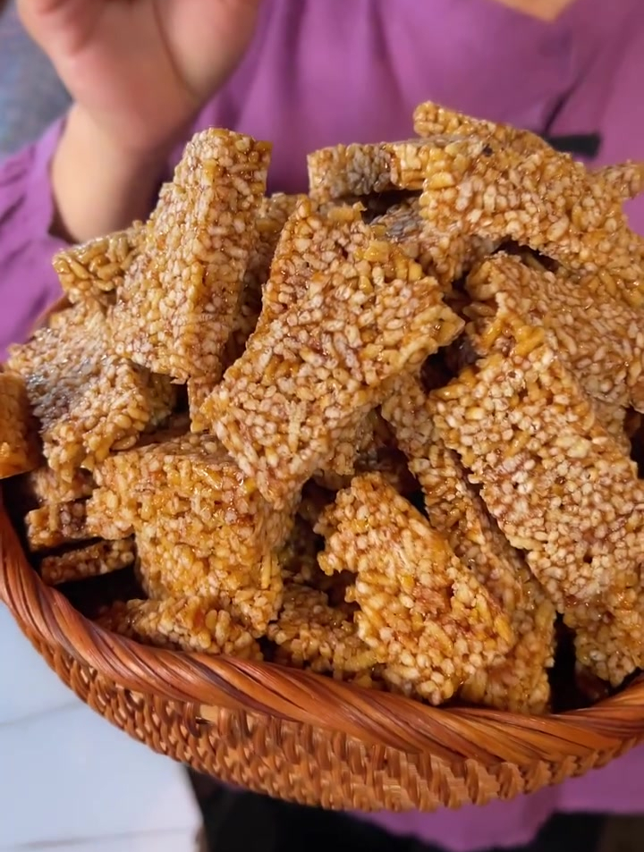 纯手工制作的 红薯米糖,香酥可口,甜儿不腻,好吃又健康哦!