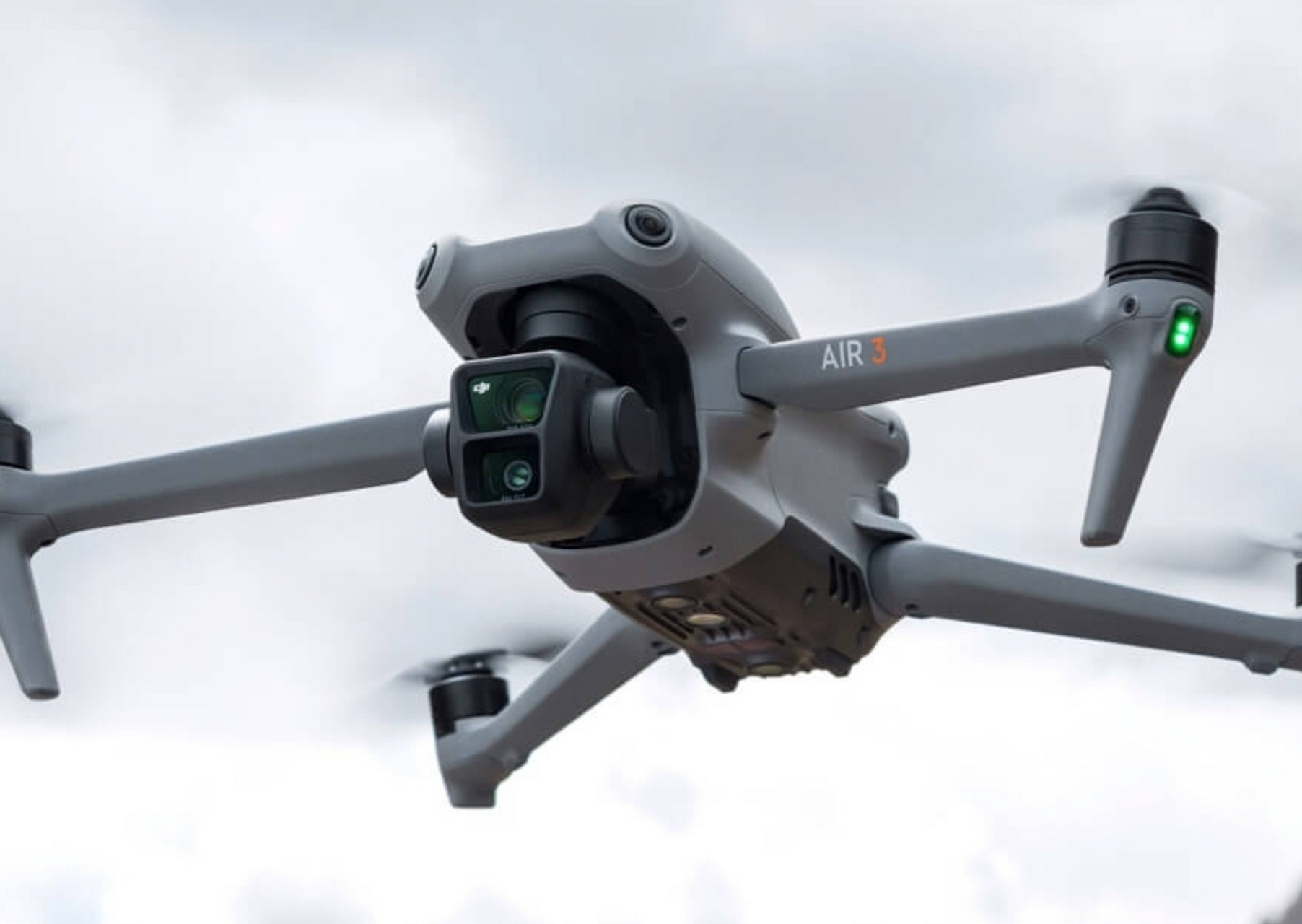 大疆 air 3也上长焦影像了,和主摄一样的 4800 万像素 1/1.