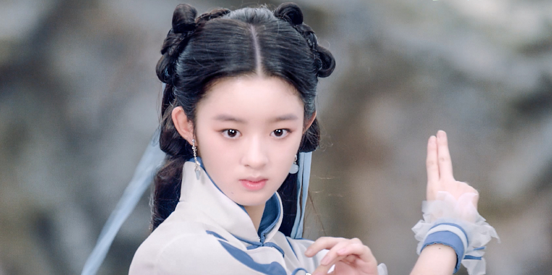 新版《仙剑奇侠传》上线,赵灵儿美则美矣,但小演员演技太呆