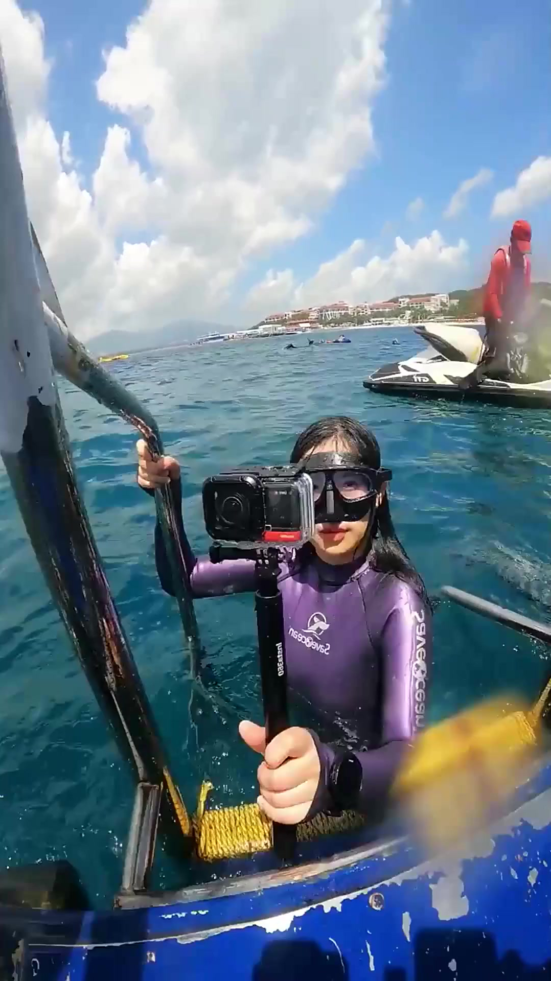 海底邂逅潜水女孩,一双美腿,白的发光!