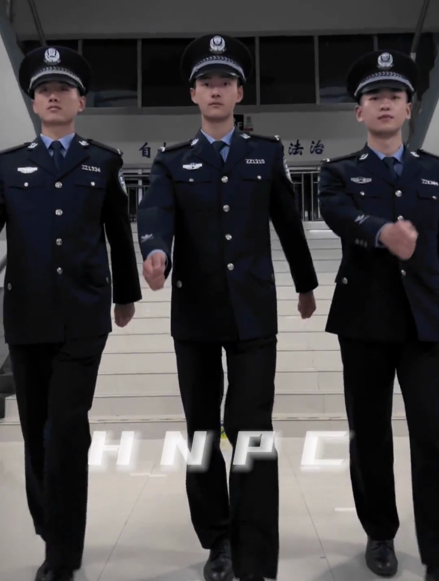 警校学员帅气变装为高考加油,一身正气青春无畏!