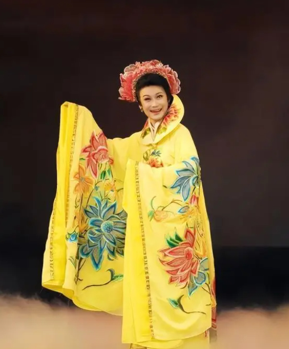 回顾南京男旦演员吴汝俊:娶大21岁日本妻子,曾与安倍夫人同游北京