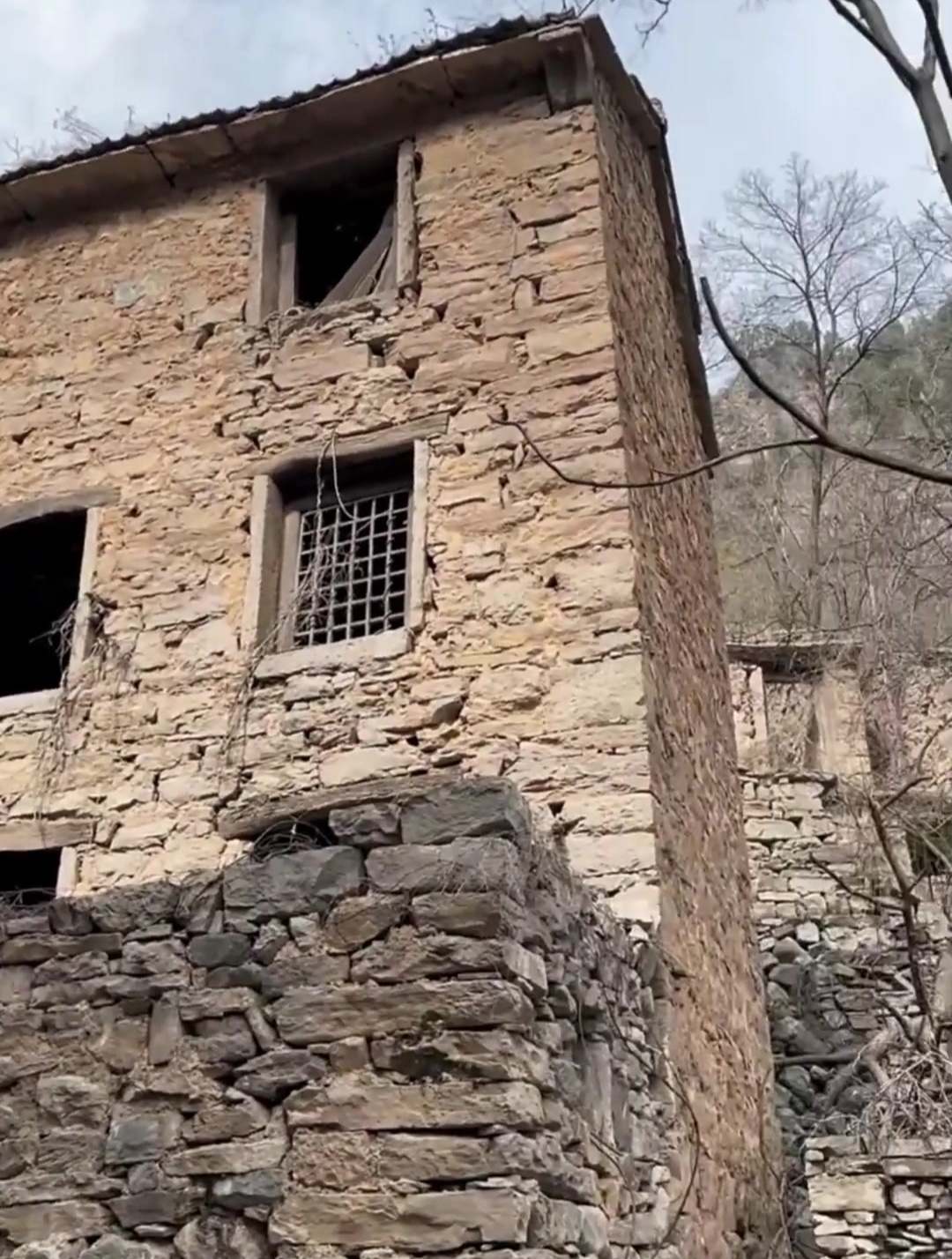 焦作太行山深处的封门村,多年无人居住,保留很多明清时期的宅子