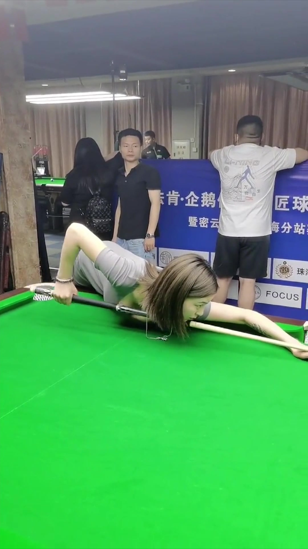 偶遇美女王玉丹,小姐姐这丰满身材,不知道以后会是谁的媳妇儿