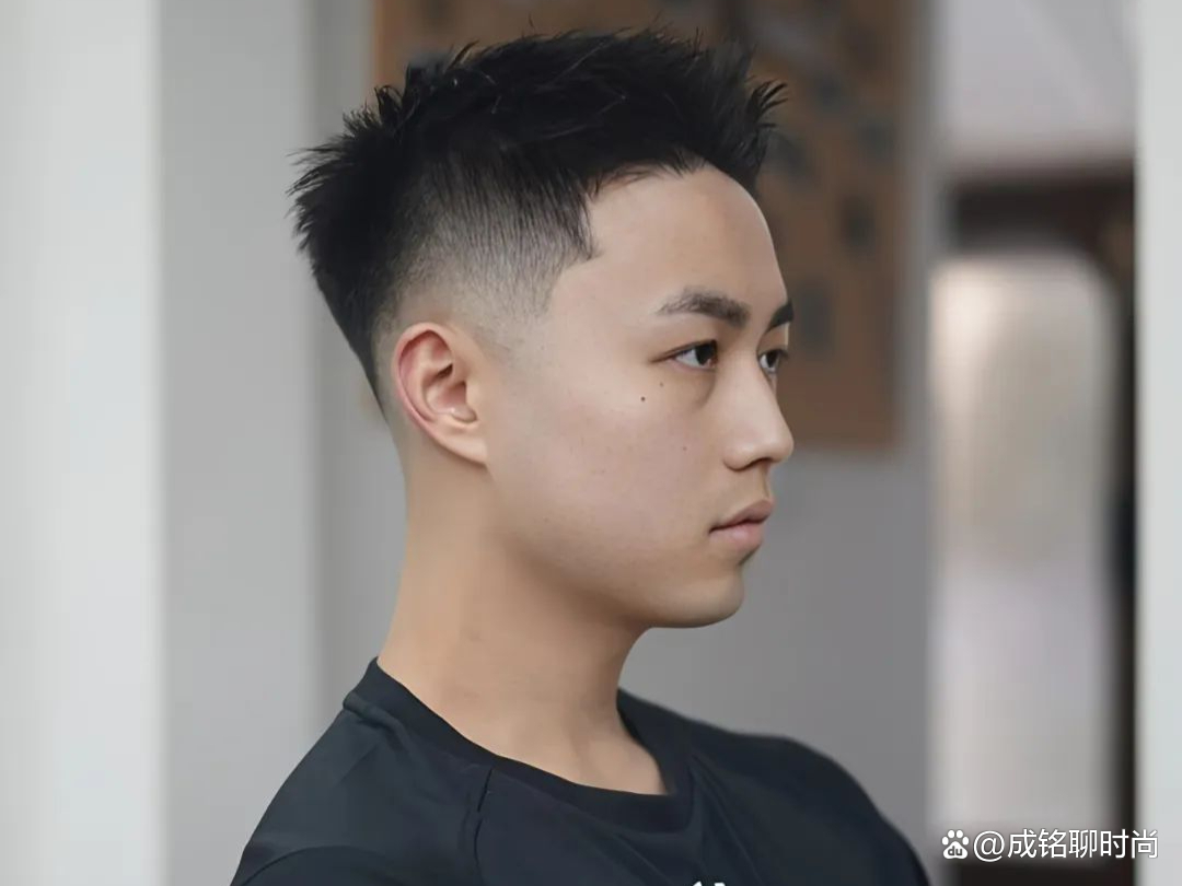 美式前刺怎么跟理发师说?只需三个小招式,就能剪出满意的发型