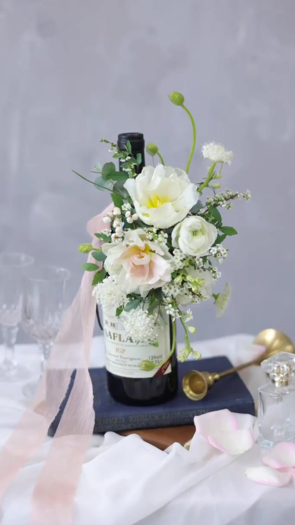 酒瓶创意插花双向的奔赴才有意义