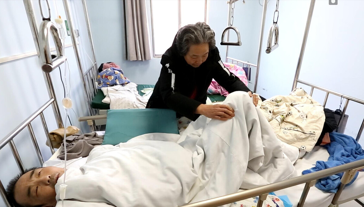 子女无暇照顾,养老院,护工不敢接收,失能老人成"烫手山芋"?