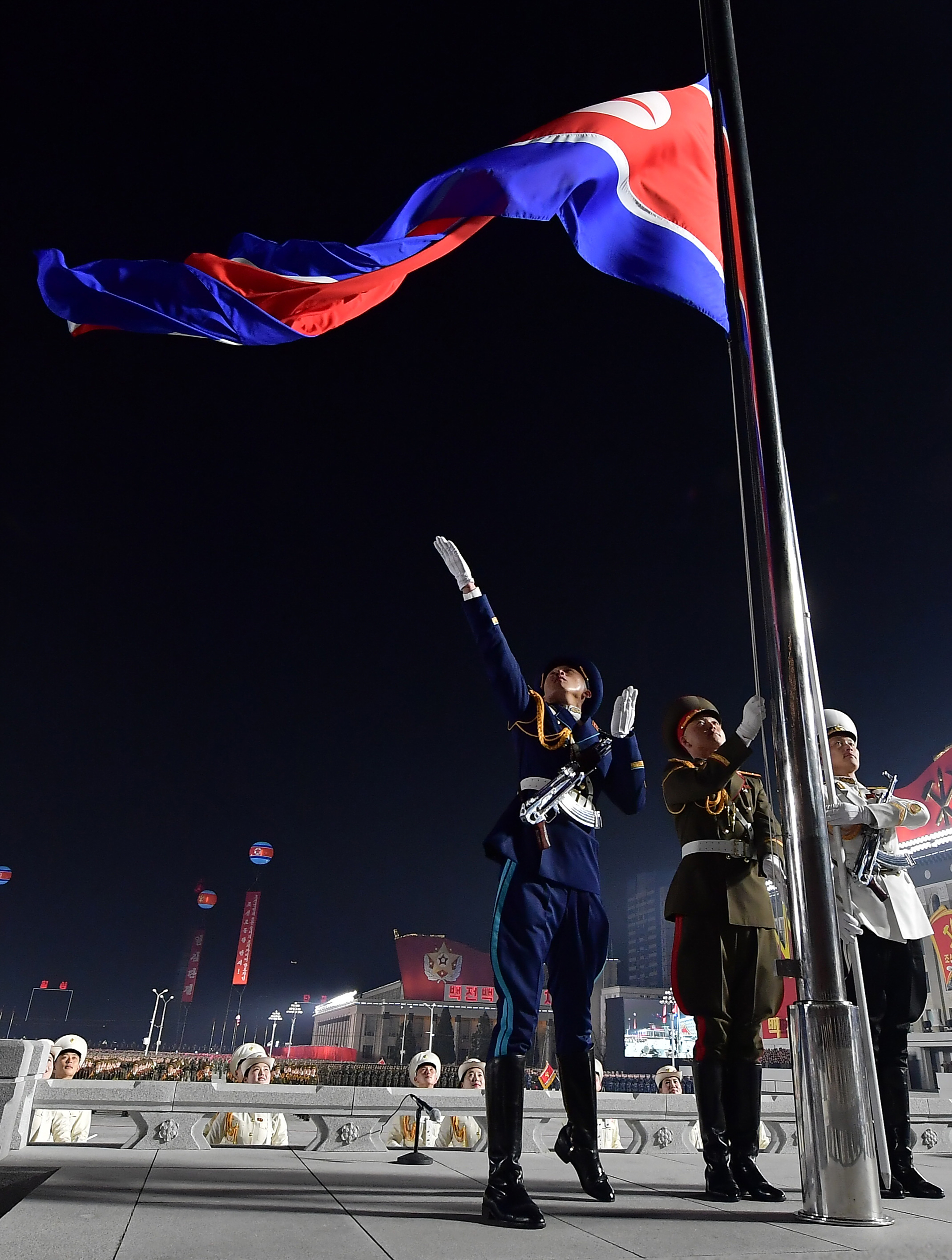 朝鲜最震撼的阅兵,朝鲜女兵成全场亮点,压轴武器让美国胆寒4-度小视