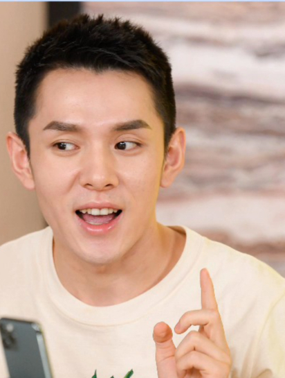 李佳琦:是我,送她10美白!