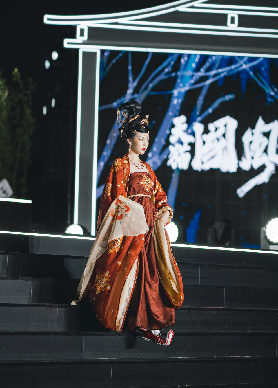 "汉服走秀"美到海外!无p图,无滤镜,外国人也被惊艳到了