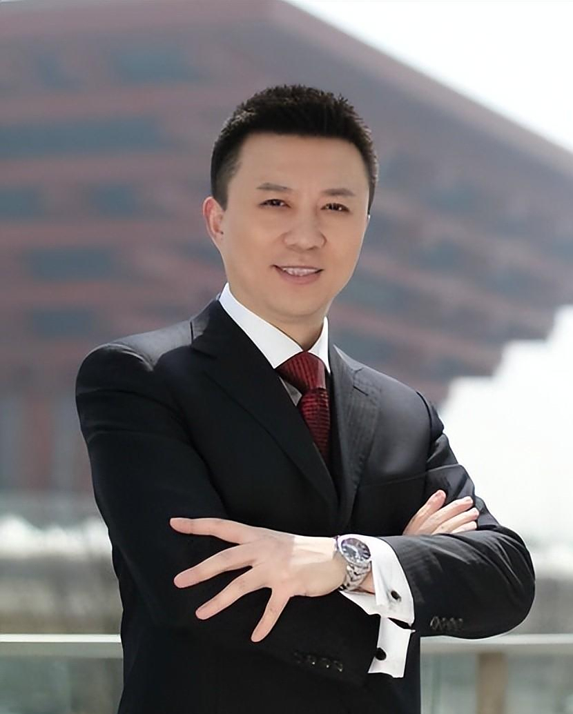 著名主播潘涛扎根主持圈32年45岁进央视无奈和家人分居两地