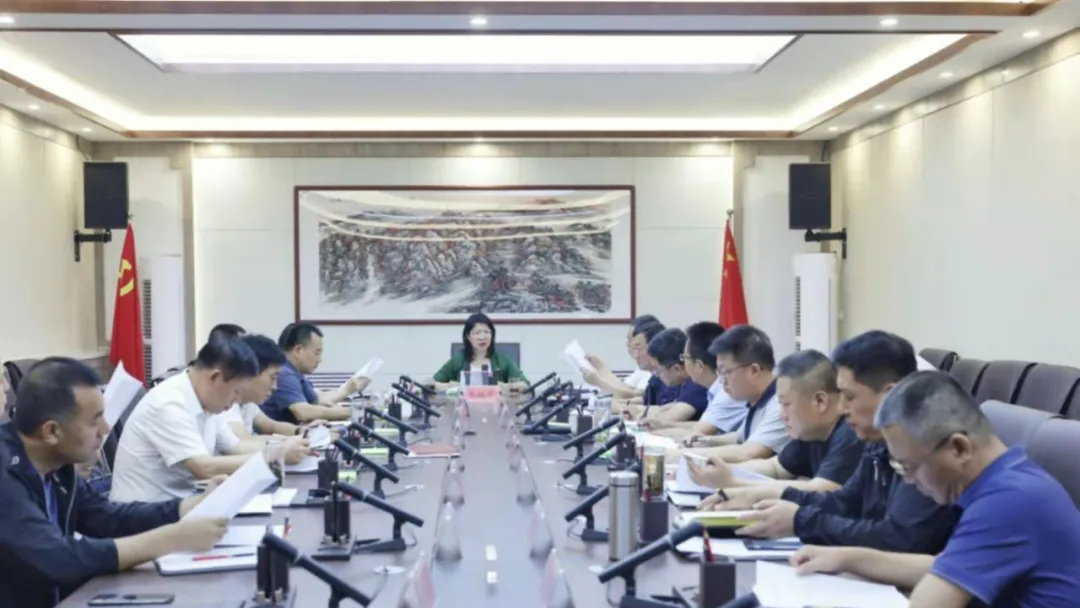 戮力同心 攻坚克难!离石区召开安亭中学项目推进会