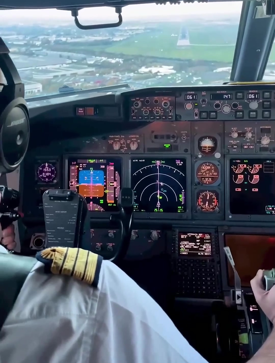机长视角下的b737驾驶舱,飞机降落被高清镜头记录……漂亮啊!