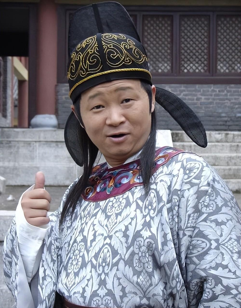 三德子赵亮娶小15岁娇妻退圈后隐居养鸡如今身价上亿