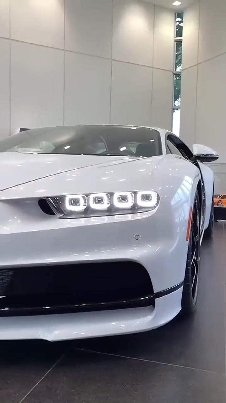 布加迪的车灯到底有多牛,打开的那一刻,才是惊艳的开始!