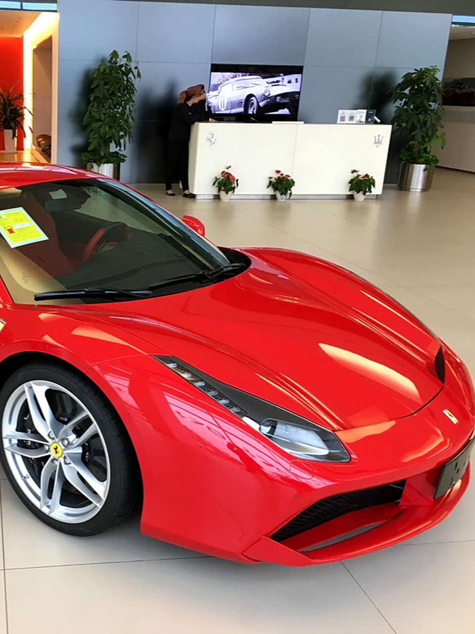 红色的开始,以创始人命名的超级跑车,恩佐法拉利  今天要给大家介绍的