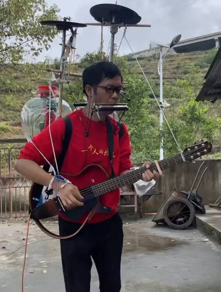 农村背鼓小伙制作改装乐器演奏《西游记》-度小视