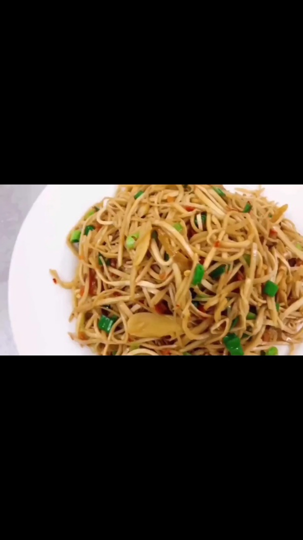 女神最爱的酸辣芋头丝软烂入味肥而不腻做法还特别简单