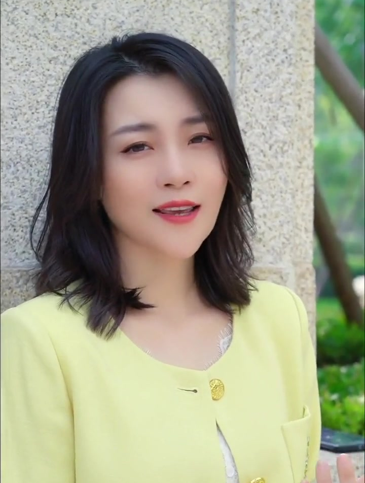歌唱演员曹雪演唱《人间情多》欢迎大家观看-度小视