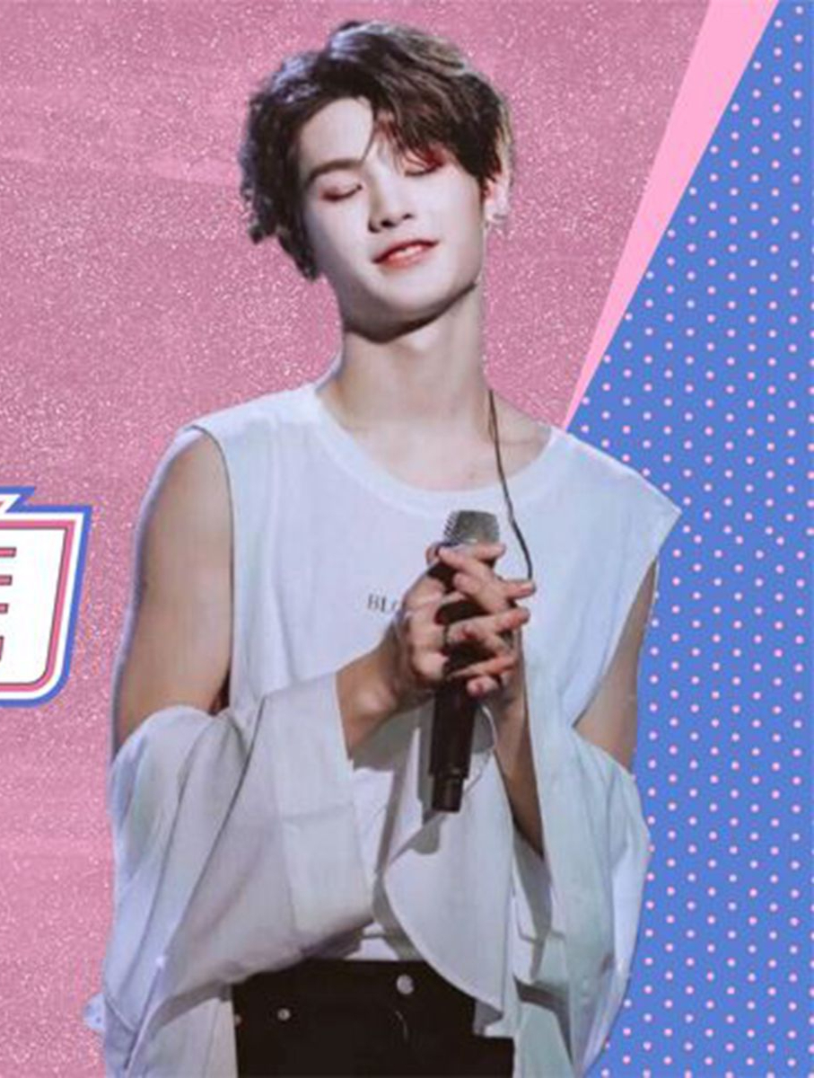 明星真摔假摔一眼便知?黄明昊走秀戏精上身,黄渤看着都疼