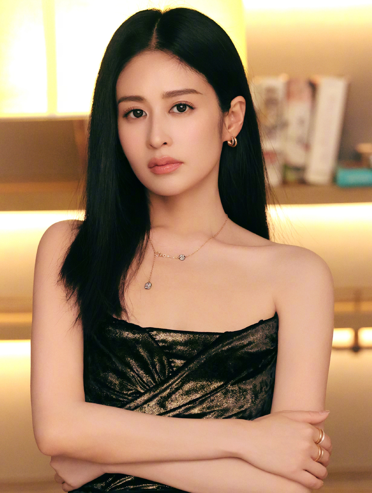 颖儿aa制婚姻有多惨?孕期拍打戏导致大出血,产后九天复工赚钱-度小视